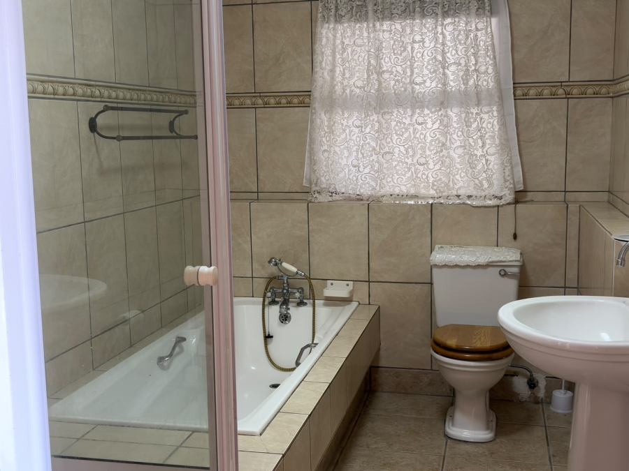 6 Bedroom Property for Sale in West Bank Eastern Cape